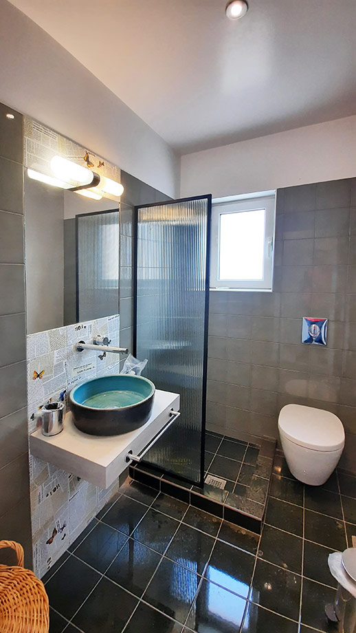 Τζάμι Ντουζιέρας με Ραβδώσεις