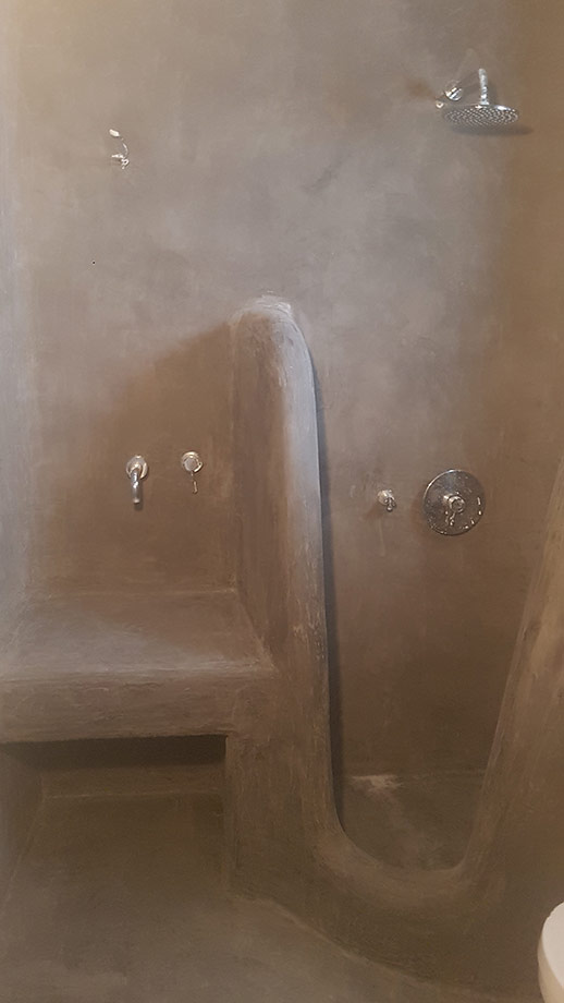 Χτιστή Ντουζιέρα και Πάγκος σε Νησιότικο Στύλ , με Κάληψη Πατητής Τσιμεντοκονίας