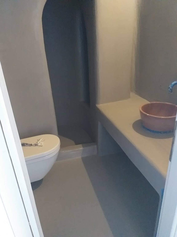 Χτιστή Ντουζιέρα και Πάγκος σε Νησιότικο Στύλ , με Κάληψη Πατητής Τσιμεντοκονίας