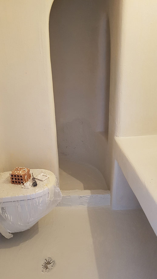 Χτιστή Ντουζιέρα και Πάγκος σε Νησιότικο Στύλ , με Κάληψη Πατητής Τσιμεντοκονίας