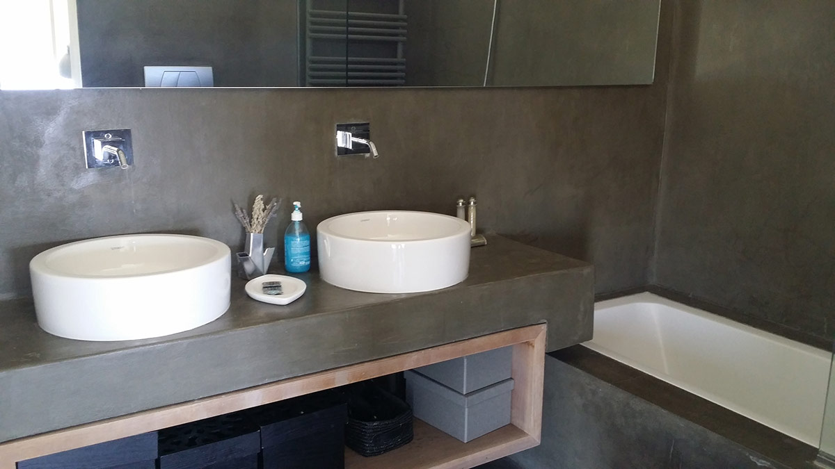 Χτιστός Πάγκος απο Γκρί Τσιμεντοκονία