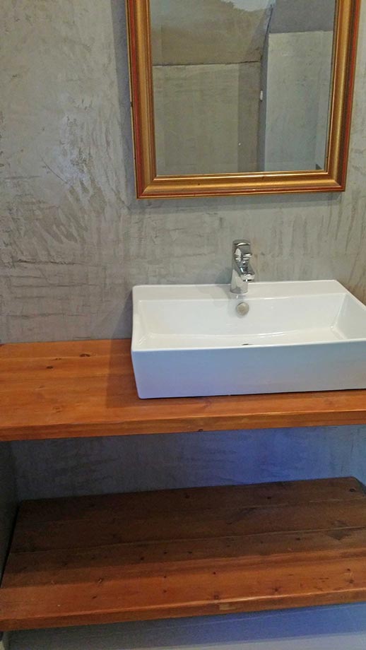 Ξύλινα Ράφια από Άριστα Υλικά Αποξυλώσεων για Πάγκους Μπάνιου