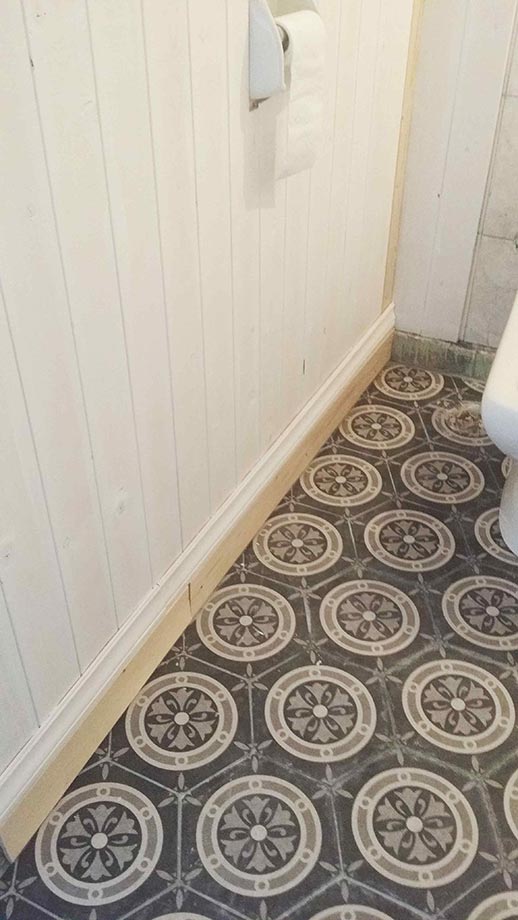 Ντύσιμο Τοίχου Μπάνιου με Τάβλες Σουηδικής Ξυλείας