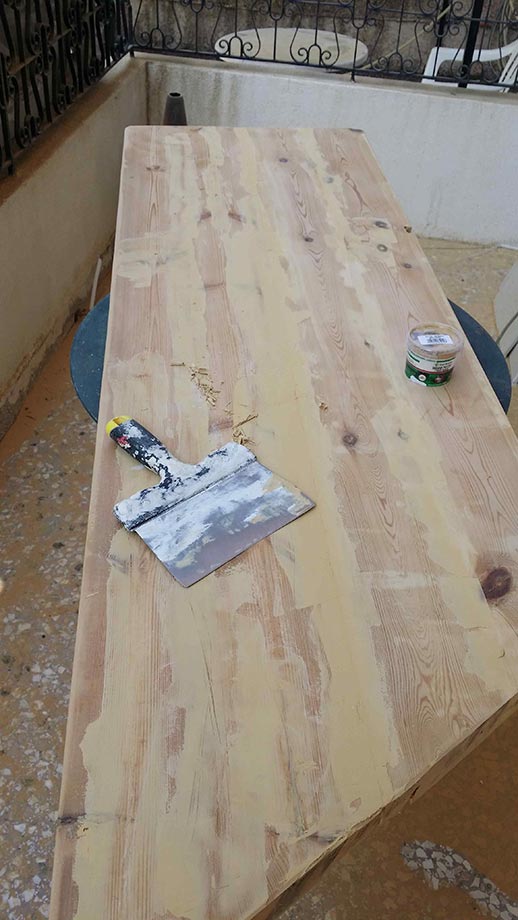 Συναρμολόγηση Παλαιών Υλικών και Επαναχρησιμοποίηση για Κατασκευή Πάγκων