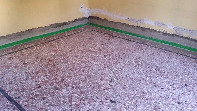 Υγρομόνωση Τοίχων με Αφαίρεση Σοβά και Τοποθέτηση Μεμβράνων για Δημιουργία Σκάφης