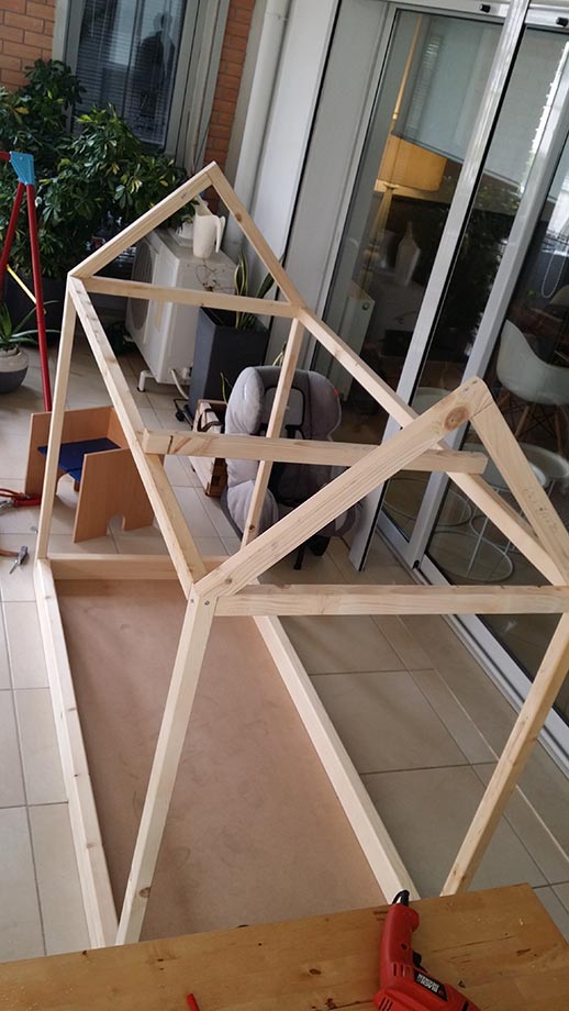 Κατασκευή παιδικό κρεβάτι σπιτάκι από καδρόνια