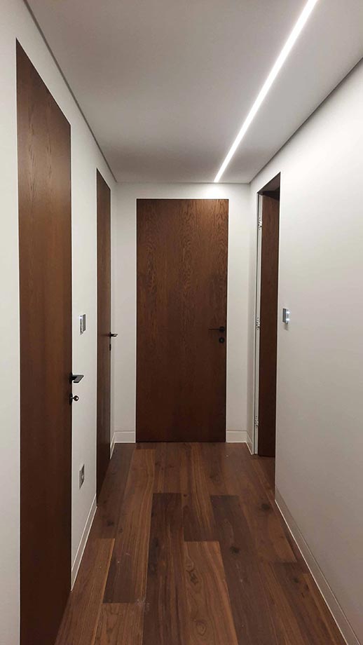 Χωνευτά σοβατεπιά από κόντρα πλακιέ θαλάσσης με σκοτια