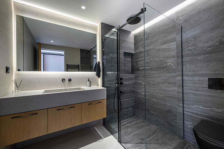 Χτιστός πάγκος με χειροποίητο νιπτήρα από γρανιτοπλακάκι