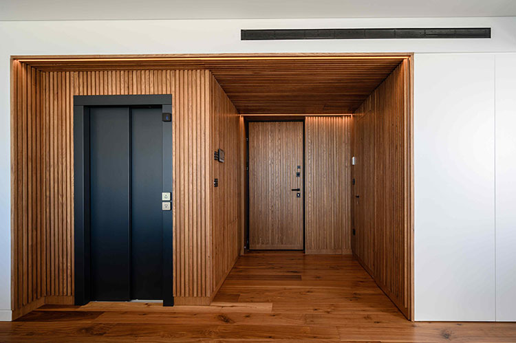 Επενδύσεις τοίχων και οροφής με πηχάκια μασίφ δρύς