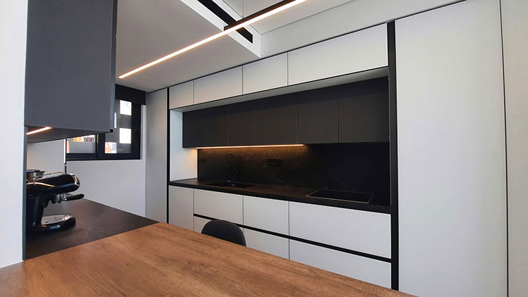 Κεραμικός πάγκος και πλάτη κουζίνας