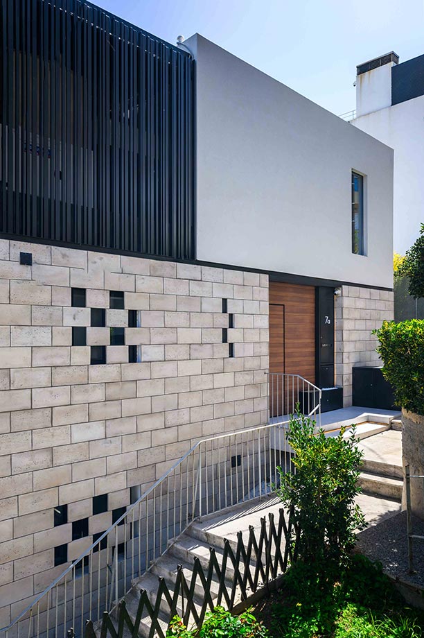 Μεταλλικές περσίδες όψης για κάλυψη κλιματιστικών, απο στραντζαριστά διάφορων διατομών