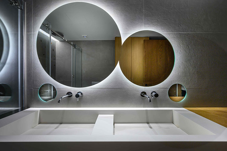 Στρογγυλοί καθρέφτες διαφόρων διαμέτρων με οπίσθειο φωτισμό