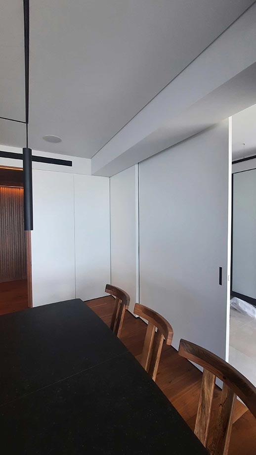 Συρόμενο χωνευτό διαχωριστικό κουζίνας